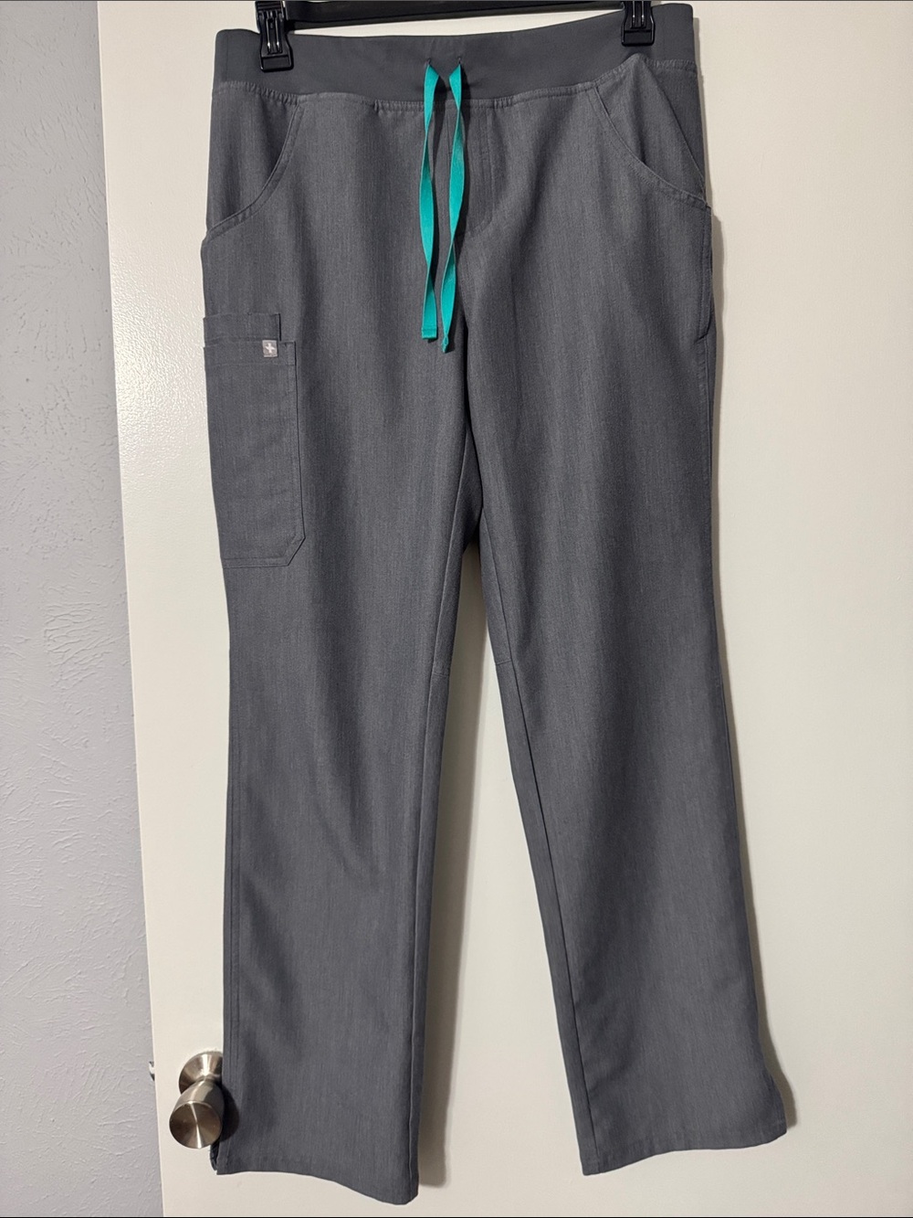 Figs Kade Women’s Graphite Drawstring Scrub Pants with Teal Drawstring
